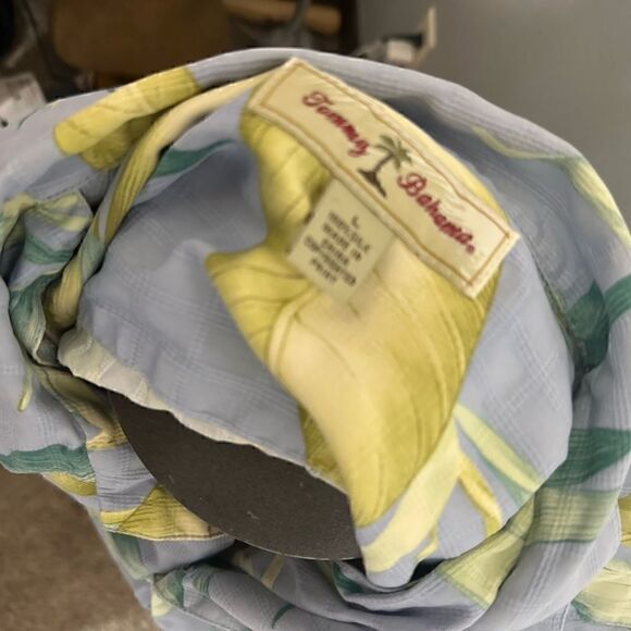 Tommy Bahama Men’s Large Silk Hawaiian Short Sleeve Shirt - Picture 5 of 5